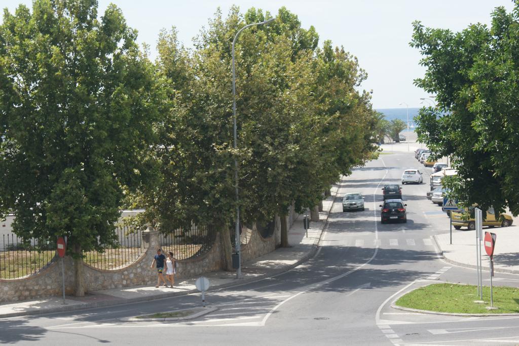 Hostal Puerto Beach Мотрил Екстериор снимка