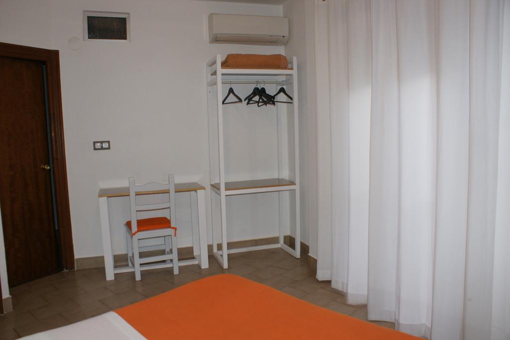 Hostal Puerto Beach Мотрил Екстериор снимка