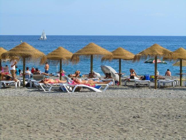 Hostal Puerto Beach Мотрил Екстериор снимка